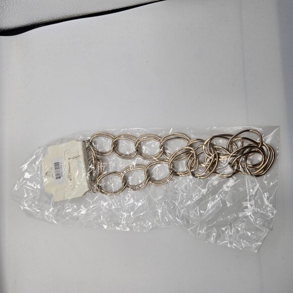 Necklace and hoop Earrings Chainlink Set Mia Collection- Gold Toned - Picture 7 of 9